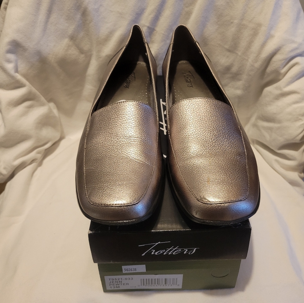 Trotters 'Jenn' pewter loafers, sz 13